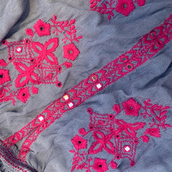 Off the shoulders top - Picture 3 of 3